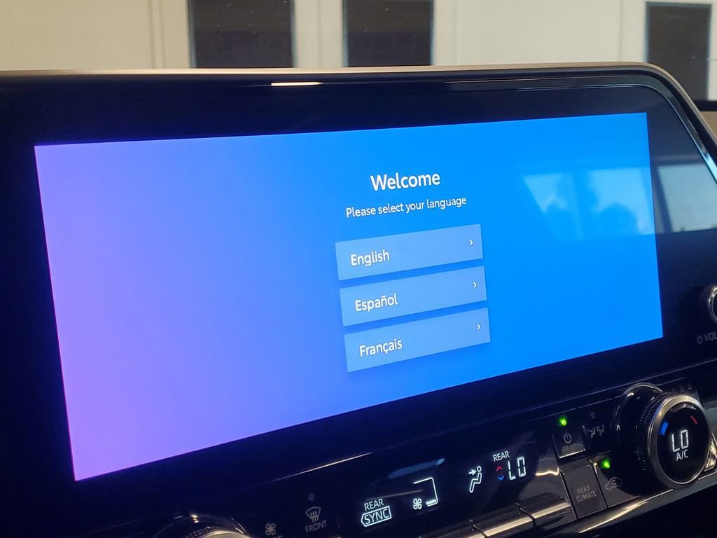 Used 2024 Toyota Highlander Limited image 28