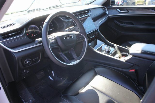 Used 2024 Jeep Grand Cherokee Limited image 2