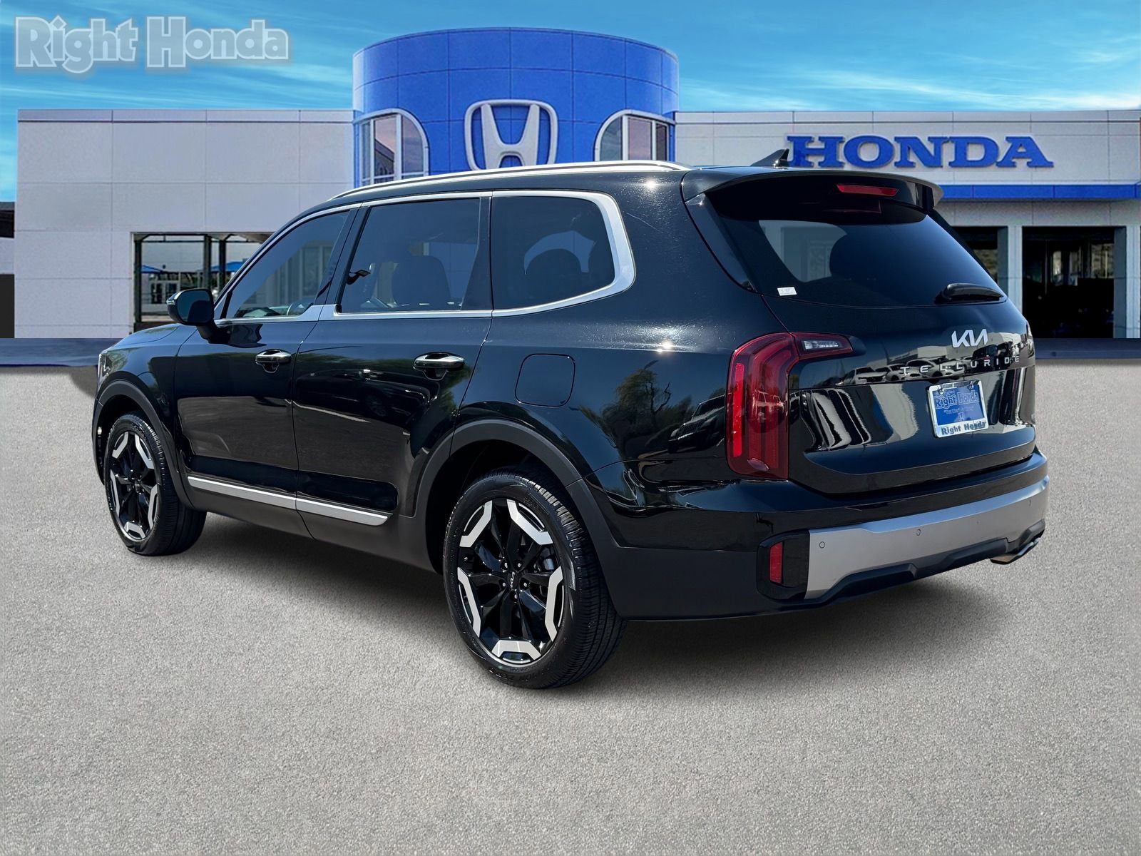 Used 2025 Kia Telluride S image 4