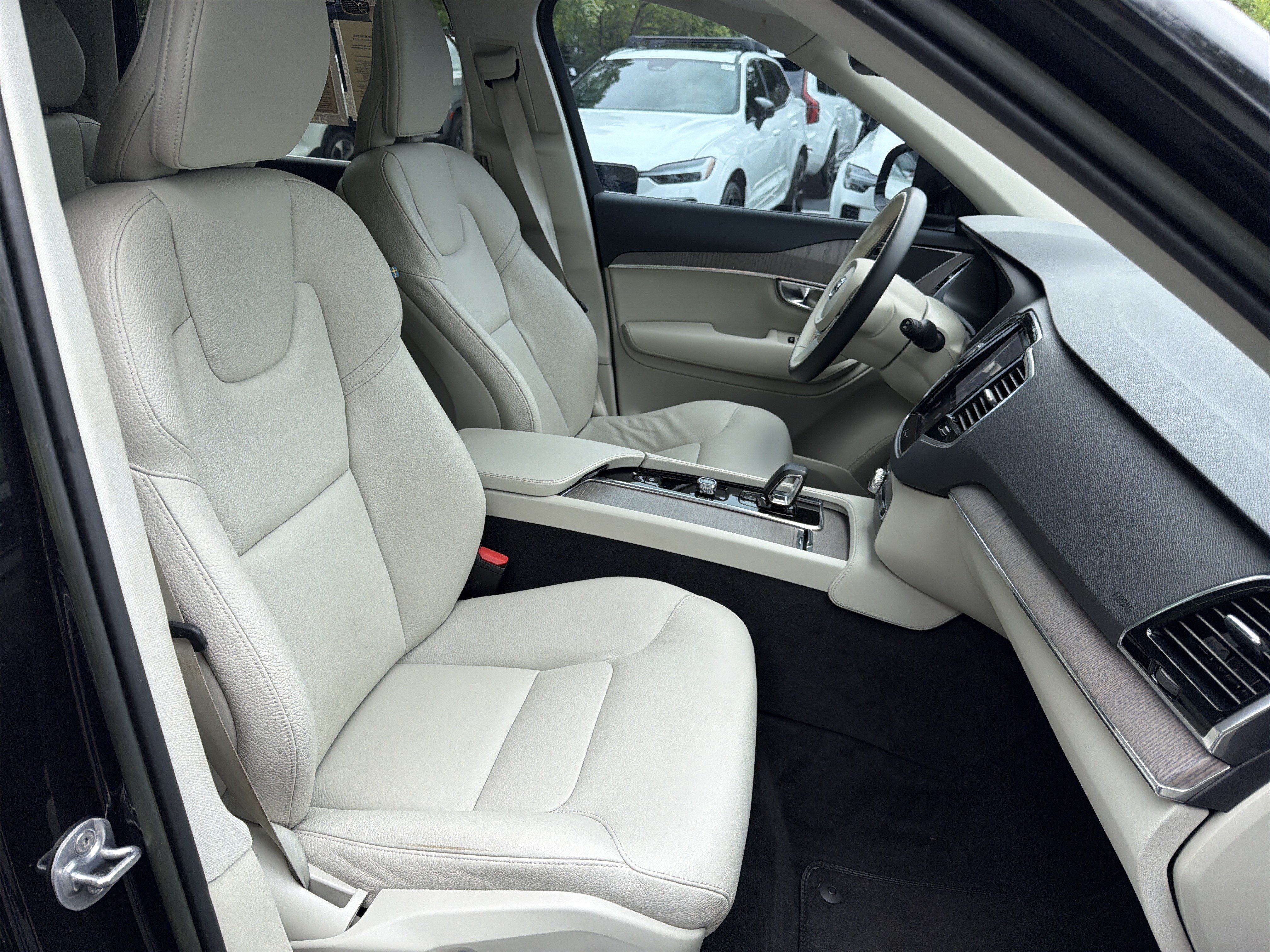 Certified 2023 Volvo XC90 B5 Plus AWD/4WD image 35