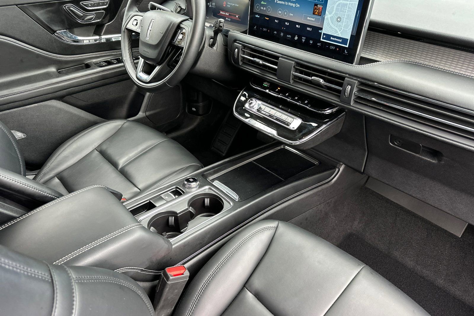 Used 2025 Lincoln Corsair FWD w/ Rear Removable Package Tray image 14