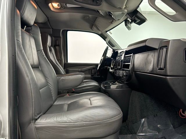 Used 2019 GMC Savana 2500 Extended w/ Enhanced Convenience Package image 44
