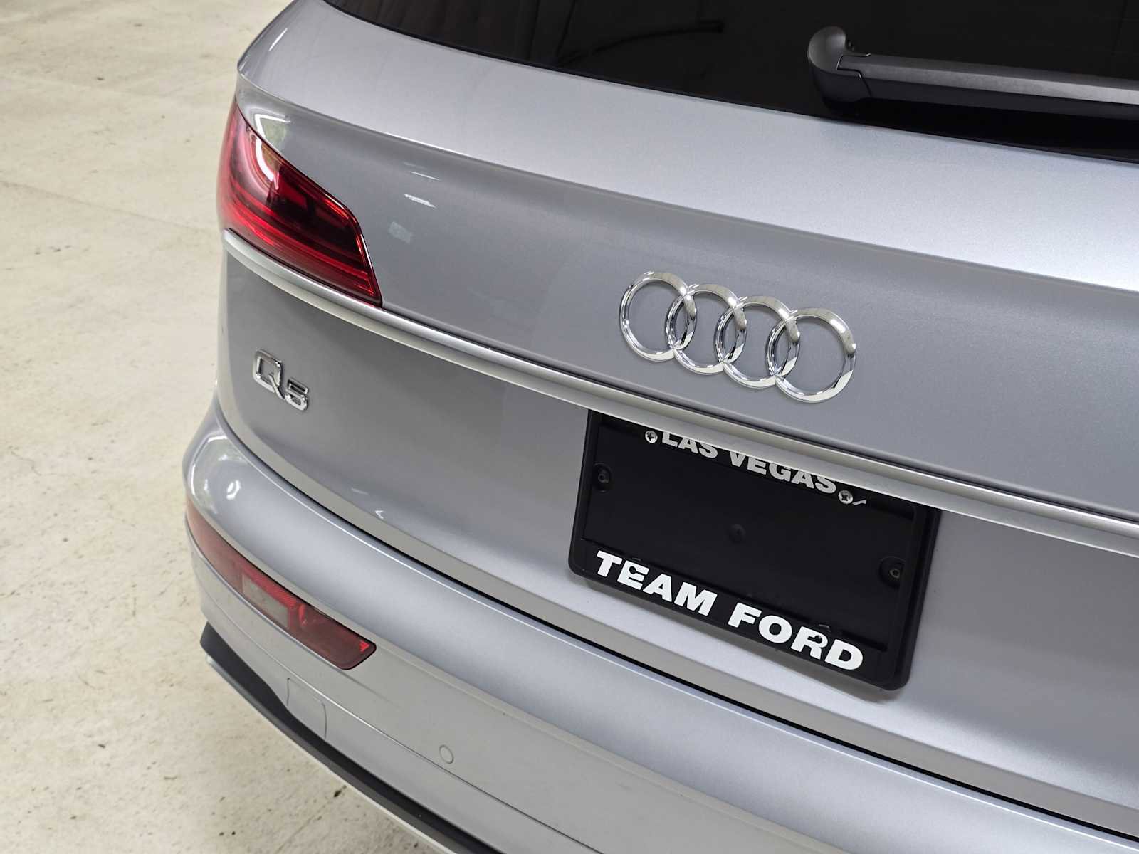 Used 2022 Audi Q5 2.0T Premium w/ Convenience Package image 16