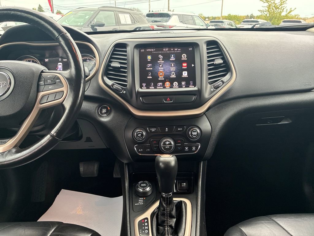 Used 2017 Jeep Cherokee Limited AWD/4WD image 23