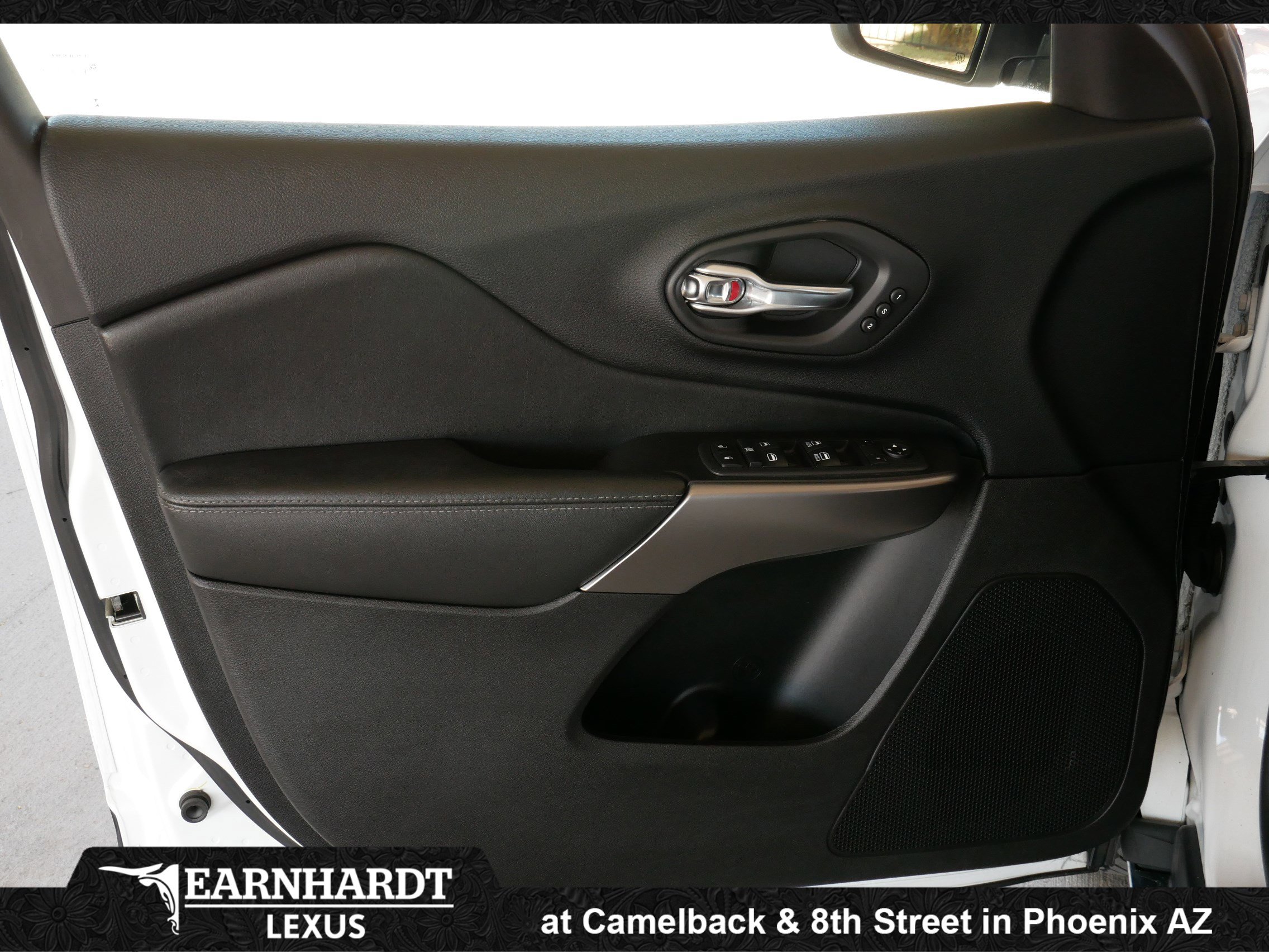 Used 2020 Jeep Cherokee Limited image 6