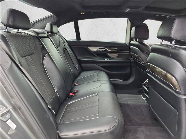 Used 2017 BMW 750i RWD image 22