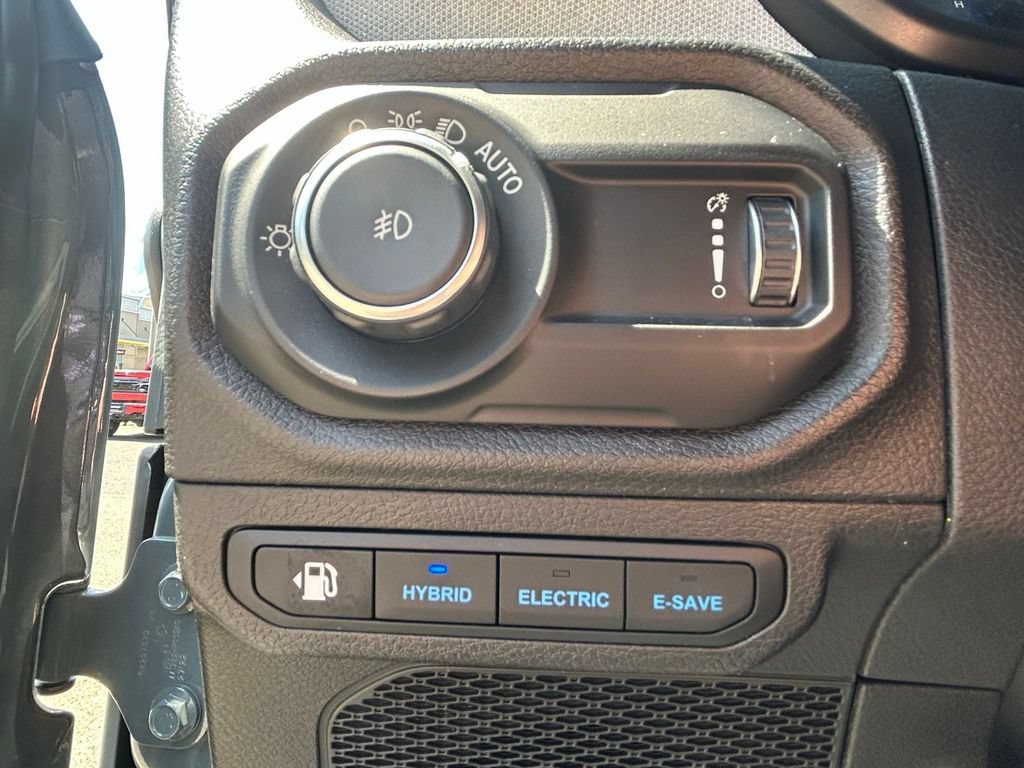 Used 2024 Jeep Wrangler Unlimited AWD/4WD image 17