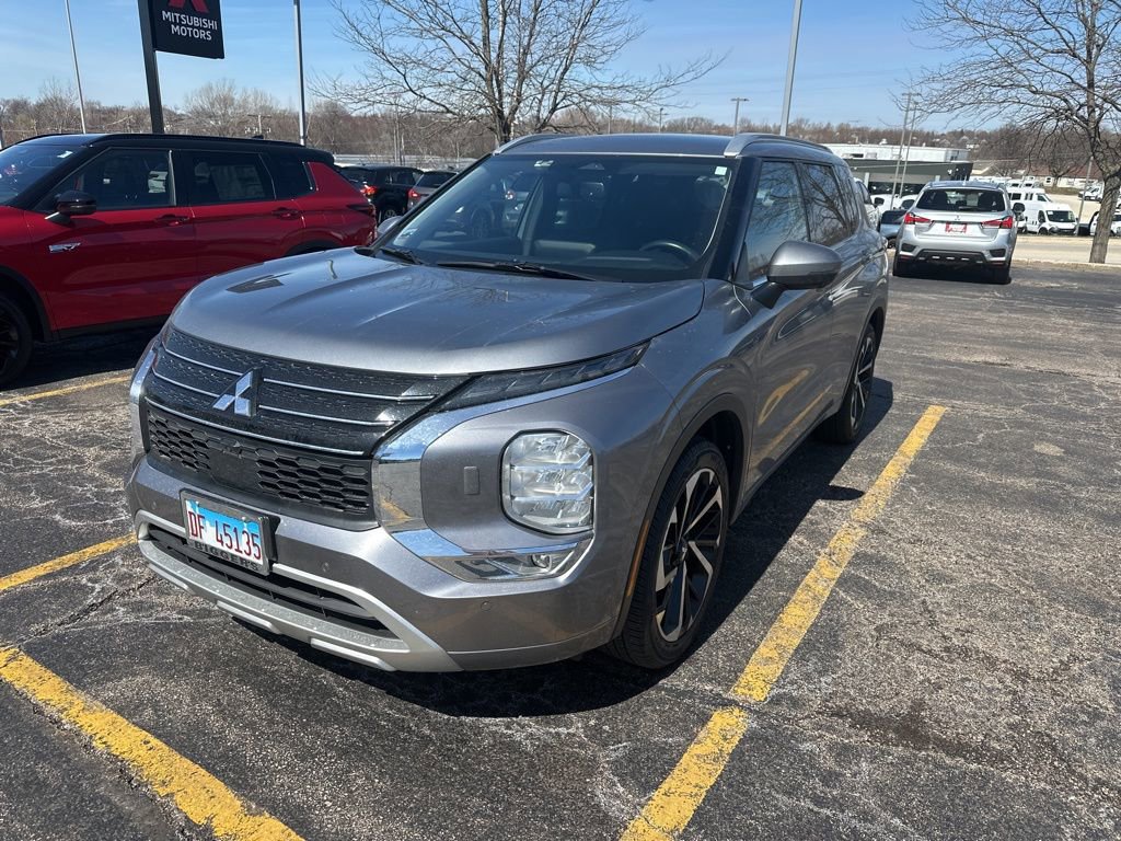 Used 2022 Mitsubishi Outlander SEL image 2