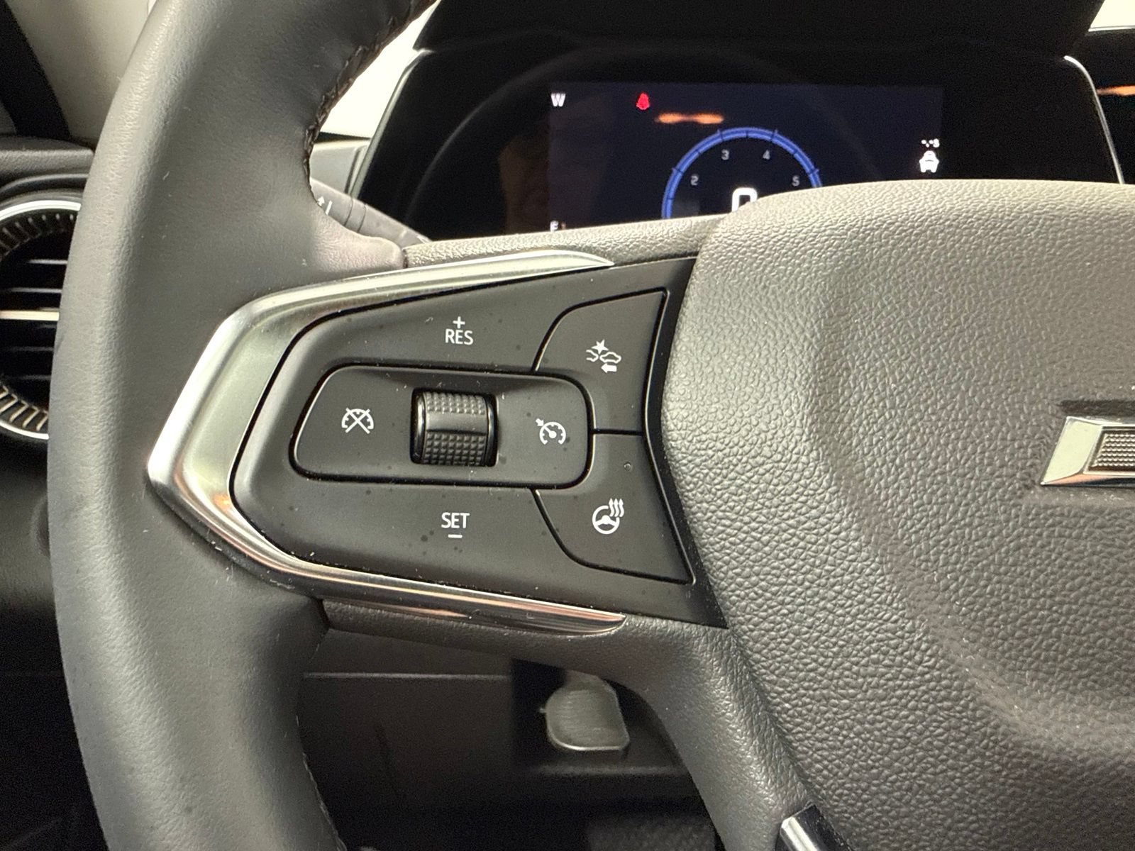 Used 2025 Chevrolet Trax ACTIV w/ Sunroof Package FWD image 21