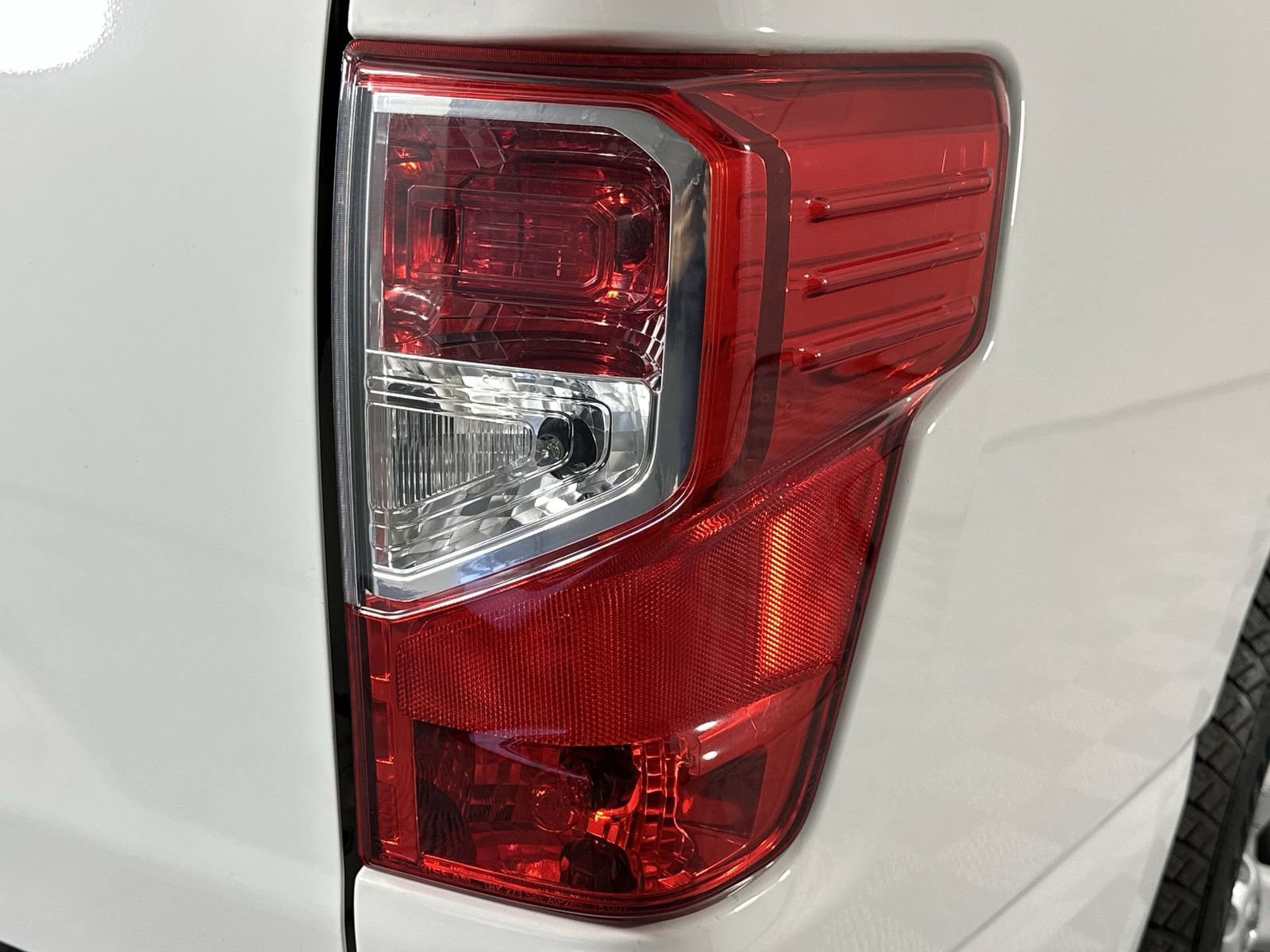 Used 2017 Nissan Titan S image 22