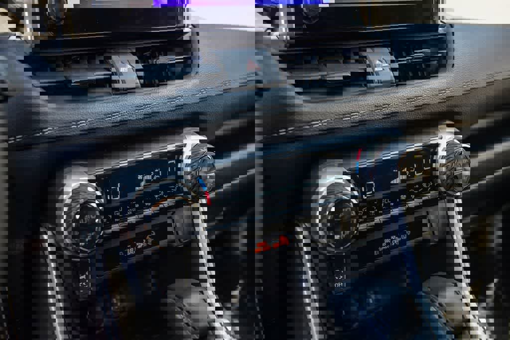 Used 2023 Toyota RAV4 LE image 21