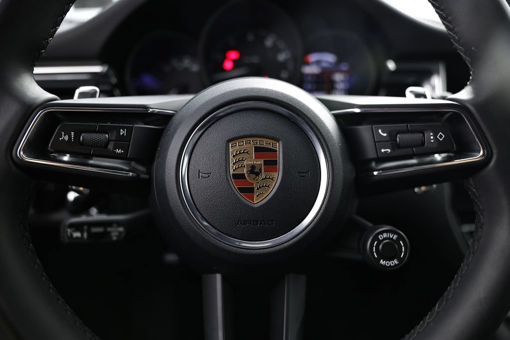 Certified 2026 Porsche Macan AWD/4WD image 34