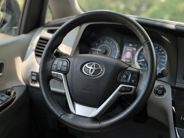 Used 2018 Toyota Sienna XLE w/ XLE Navigation Package AWD/4WD image 29