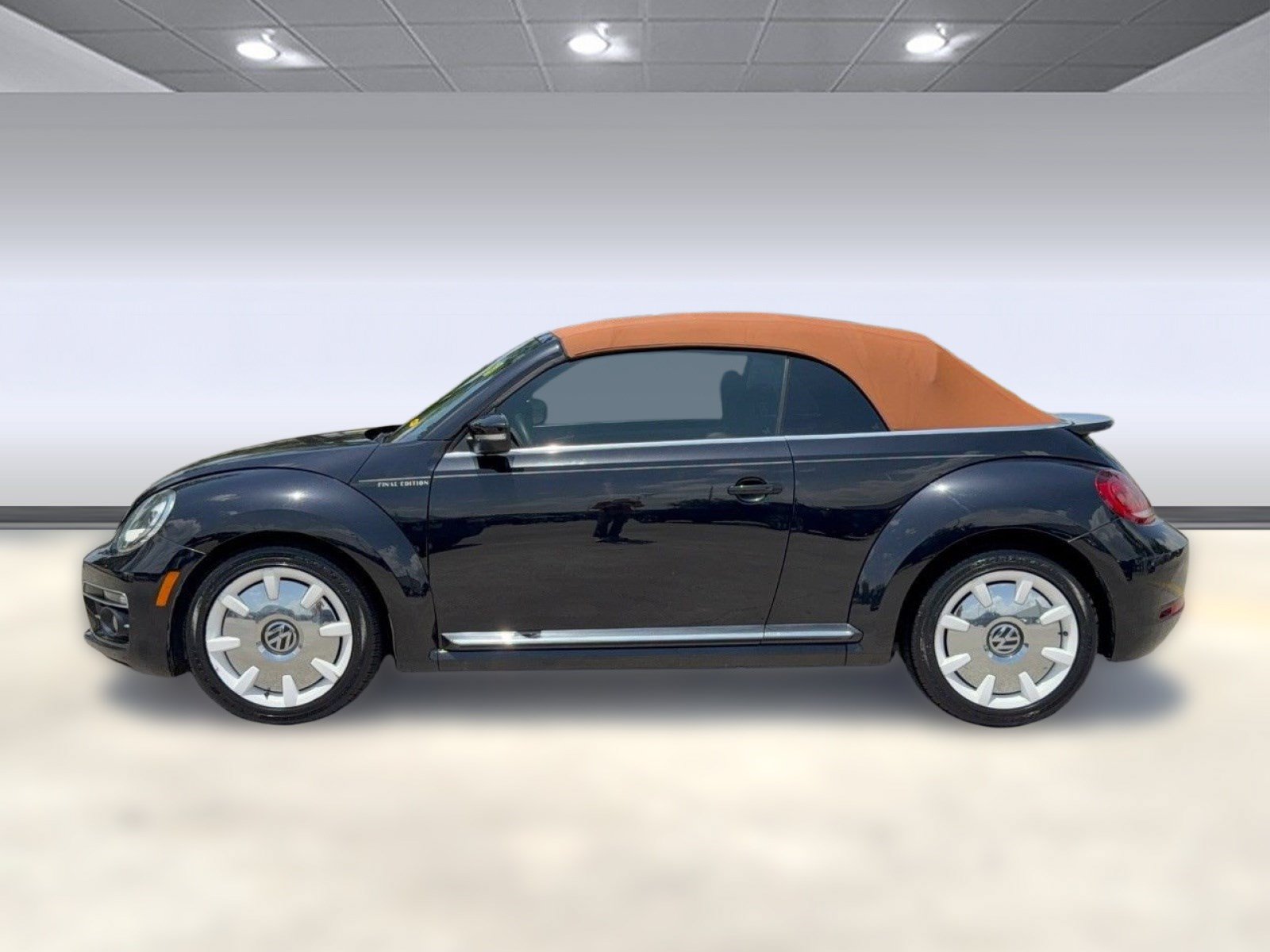Used 2019 Volkswagen Beetle 2.0T Final Edition SEL FWD image 2
