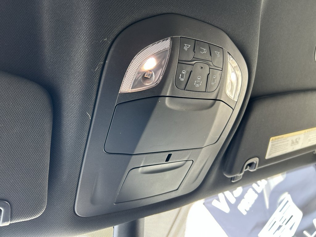 Used 2025 Chrysler Pacifica Select FWD image 25