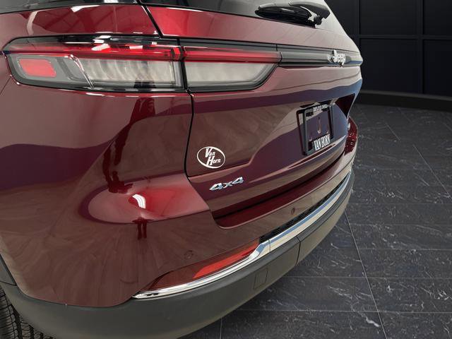 Used 2023 Jeep Grand Cherokee Laredo image 29