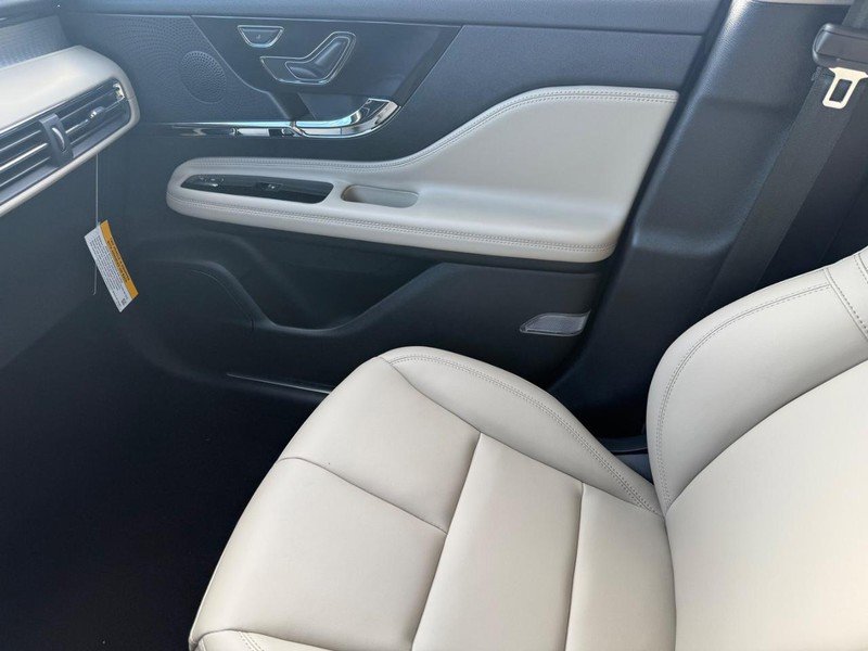 New 2026 Lincoln Corsair Premiere image 13