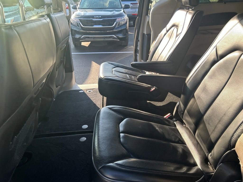Used 2019 Chrysler Pacifica Limited FWD image 17