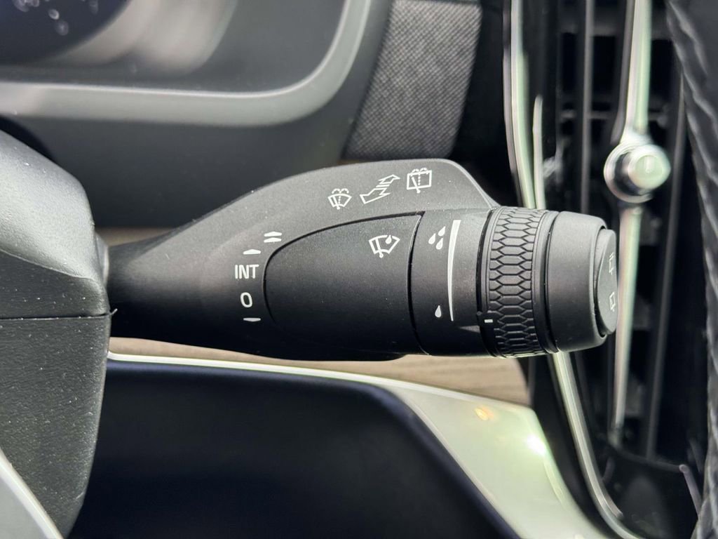 Certified 2026 Volvo XC90 B6 Plus w/ Protection Package Premier image 4