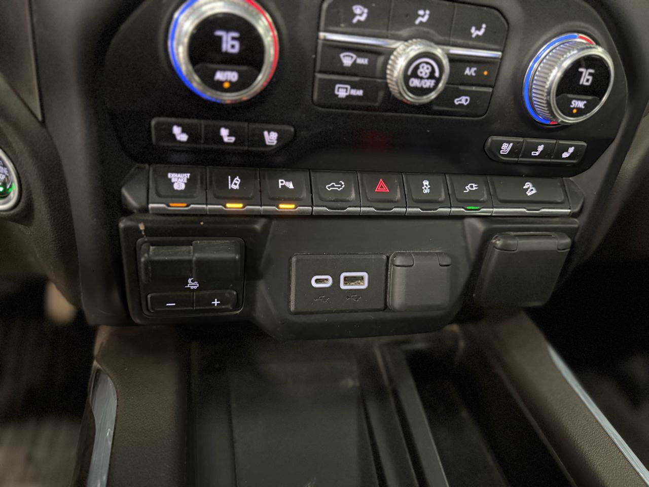 Used 2022 GMC Sierra 3500 Denali w/ Denali Ultimate Package AWD/4WD image 30