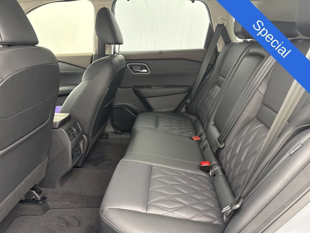 Used 2023 Nissan Rogue Platinum w/ Platinum Premium Package FWD image 16