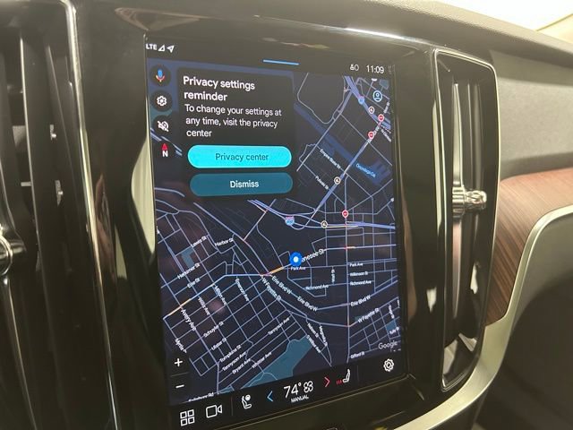 Used 2025 Volvo V60 B5 Cross Country Plus image 17