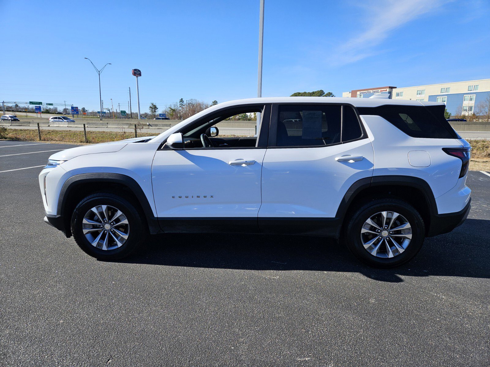 Used 2025 Chevrolet Equinox LT image 4
