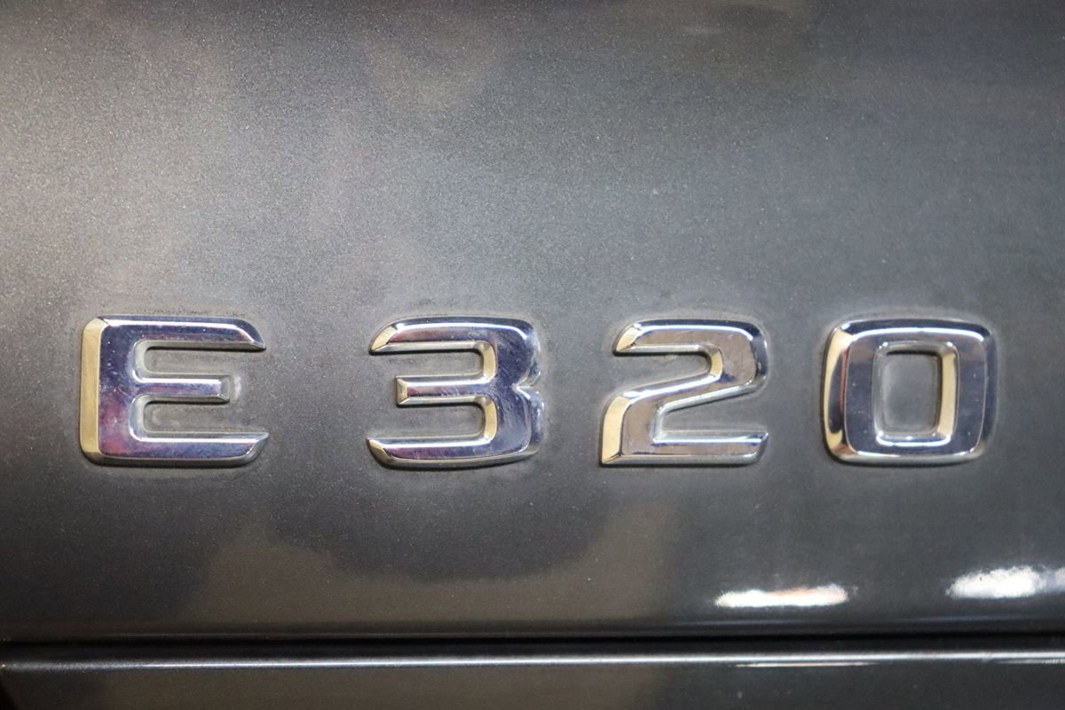 Used 2005 Mercedes-Benz E 320 CDI Sedan image 18