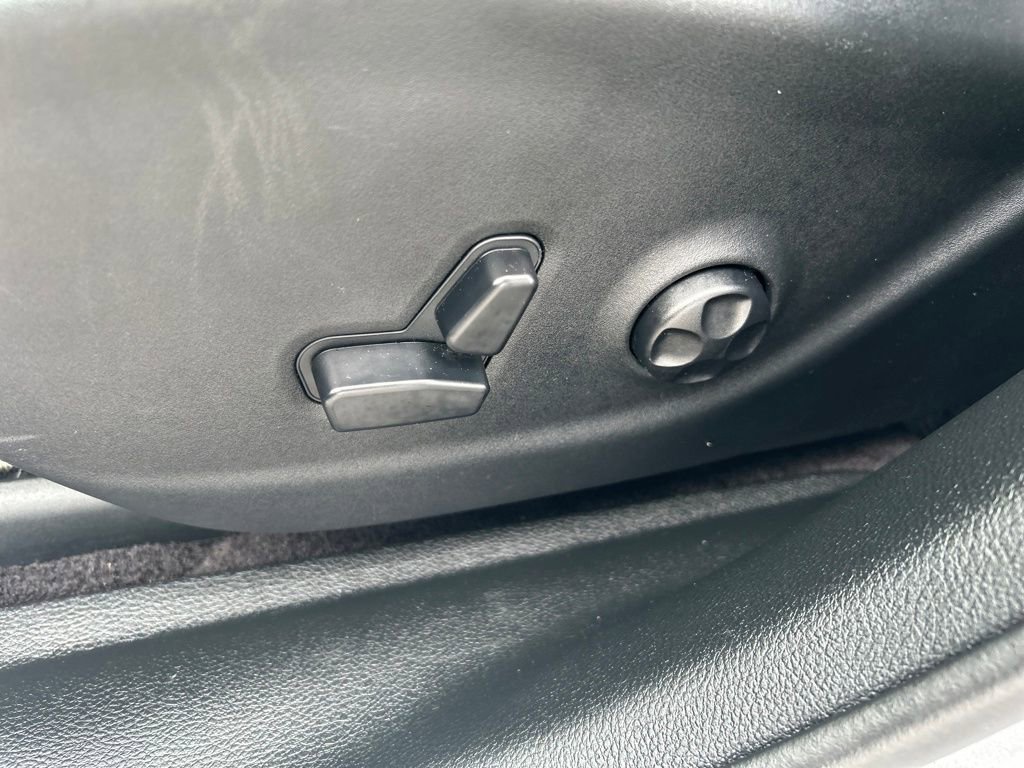 Used 2019 Jeep Cherokee Latitude Plus w/ Comfort/Convenience Group image 24