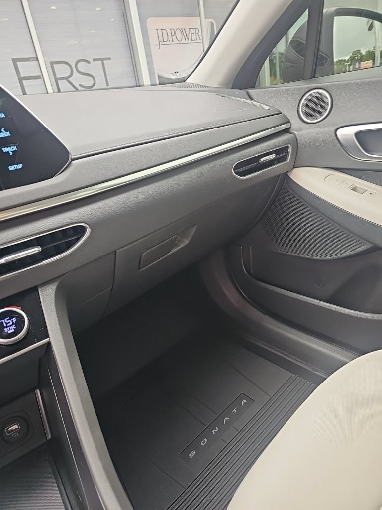 Used 2023 Hyundai Sonata SEL w/ Preferred Accessory Package FWD image 12