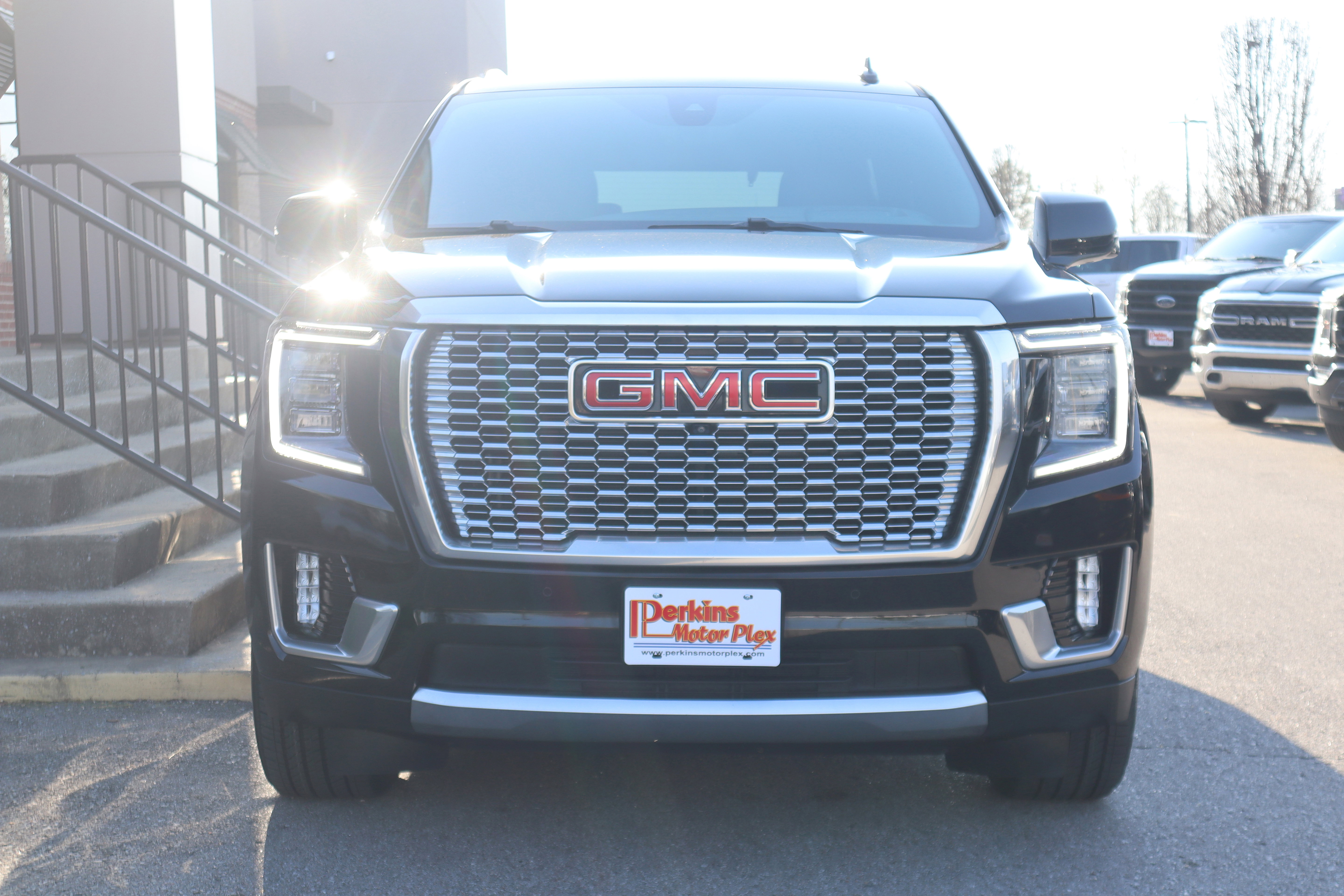Used 2021 GMC Yukon Denali w/ Denali Premium Package image 4