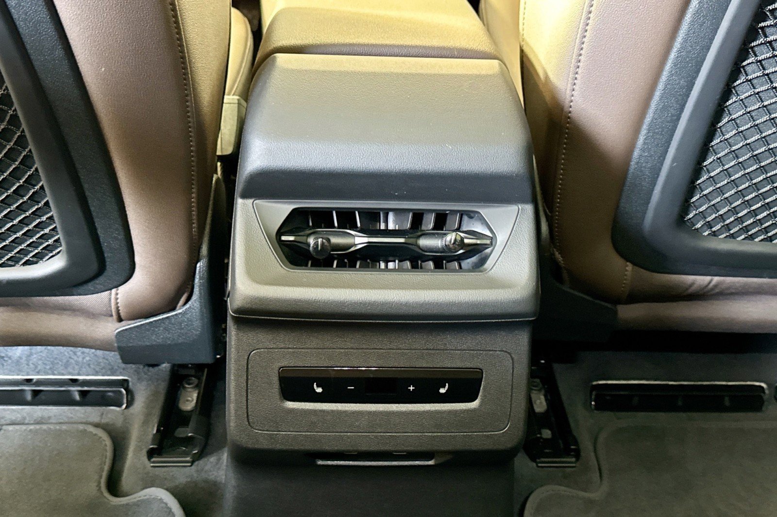 Used 2025 Audi A6 e-tron Premium w/ Convenience Package image 23