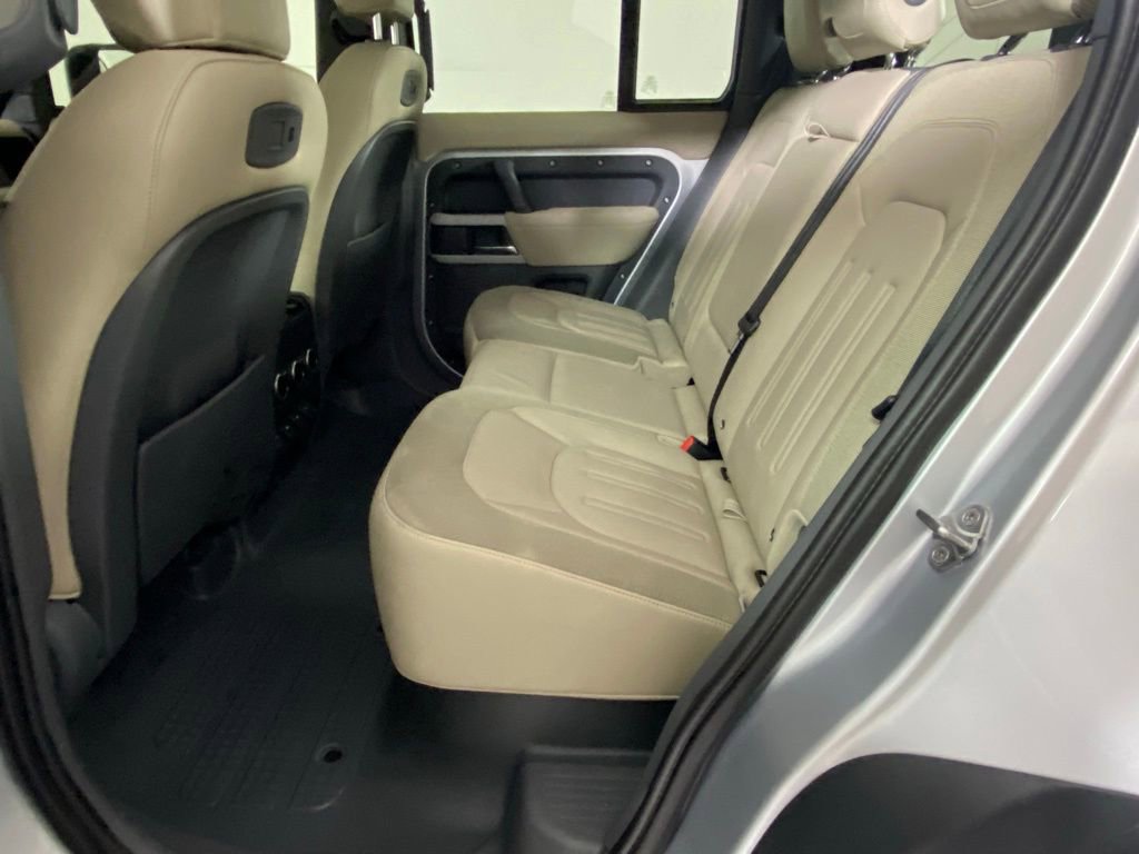 Used 2020 Land Rover Defender 110 SE image 28