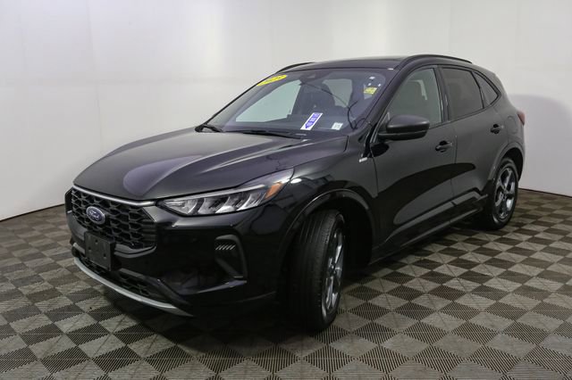 Used 2023 Ford Escape ST-Line w/ Tech Pack #1 AWD/4WD image 5