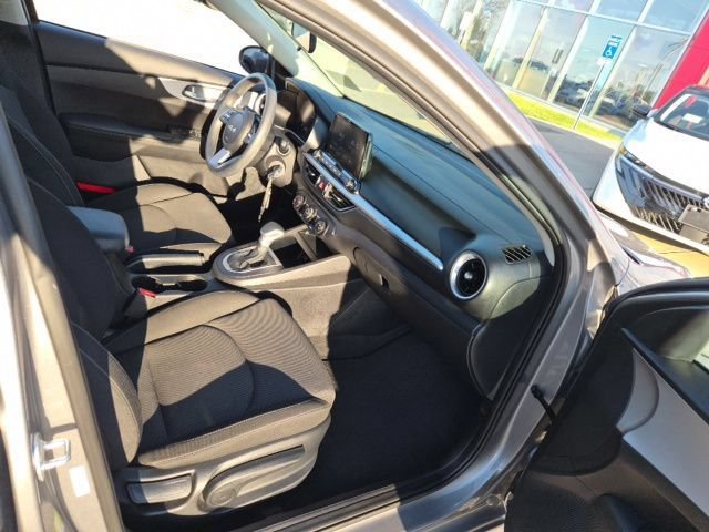 Used 2024 Kia Forte LXS w/ LXS Technology Package FWD image 10