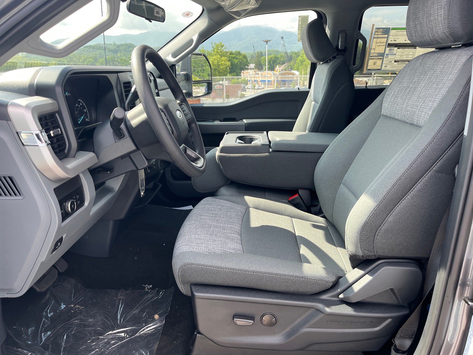 New 2026 Ford F250 XLT w/ FX4 Off-Road Package AWD/4WD image 18