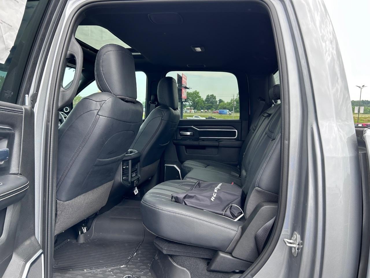 Used 2024 RAM 2500 Laramie w/ Sport Appearance Package AWD/4WD image 9