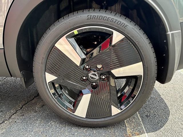 New 2025 Nissan Kicks SR w/ SR Premium Package image 23