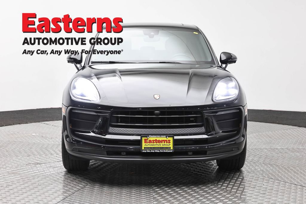 Used 2022 Porsche Macan AWD/4WD image 2