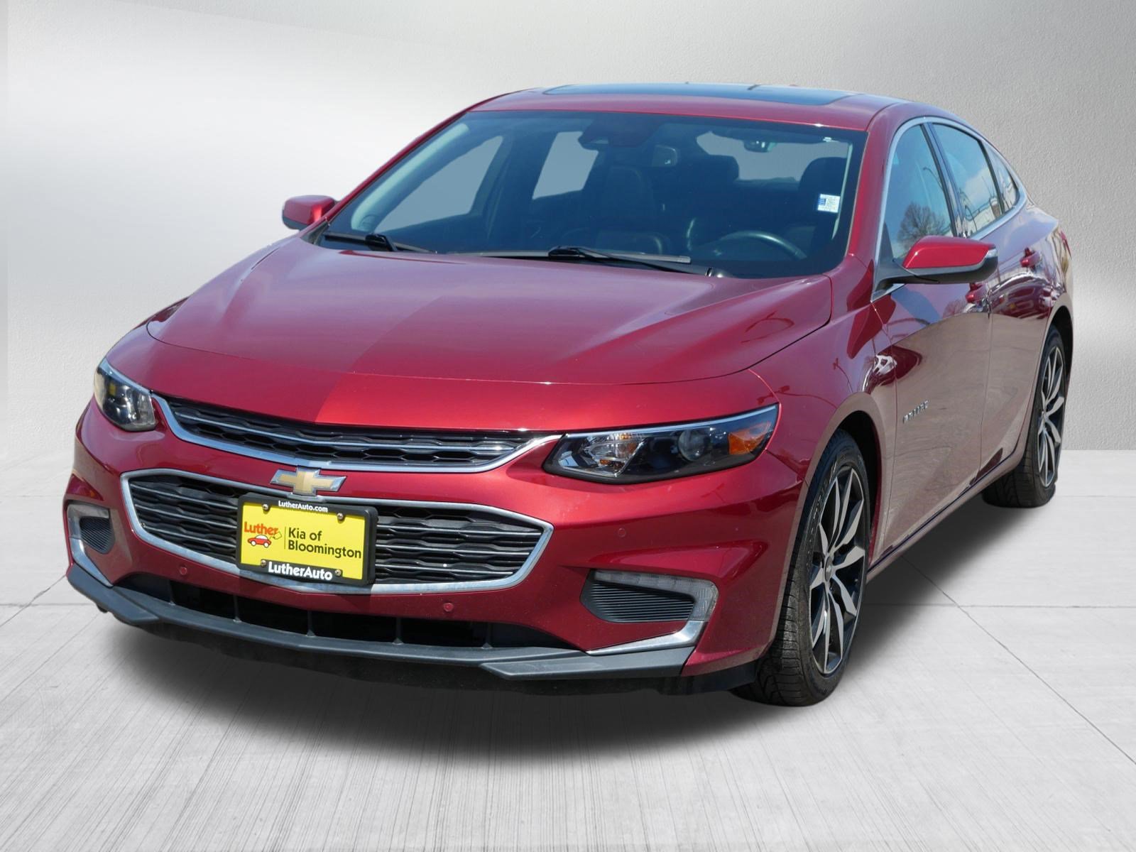 Used 2017 Chevrolet Malibu LT w/ Leather Package FWD image 3