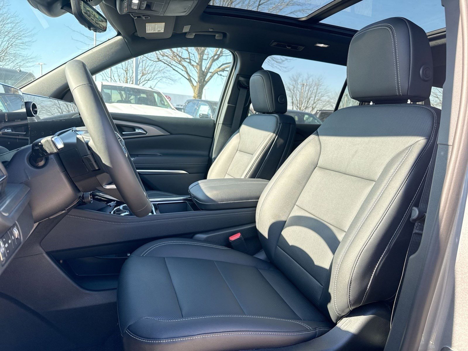 New 2026 Chevrolet Traverse LT image 13