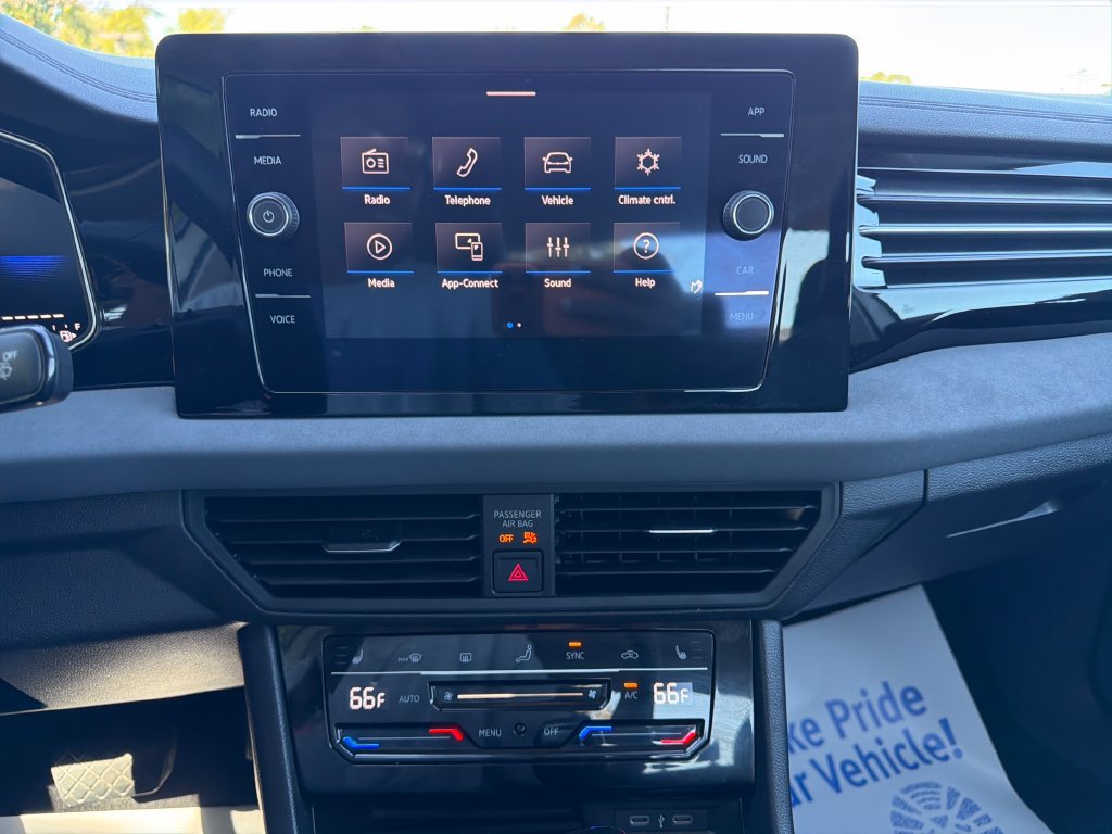 Used 2025 Volkswagen Jetta SE w/ Sunroof Package FWD image 20