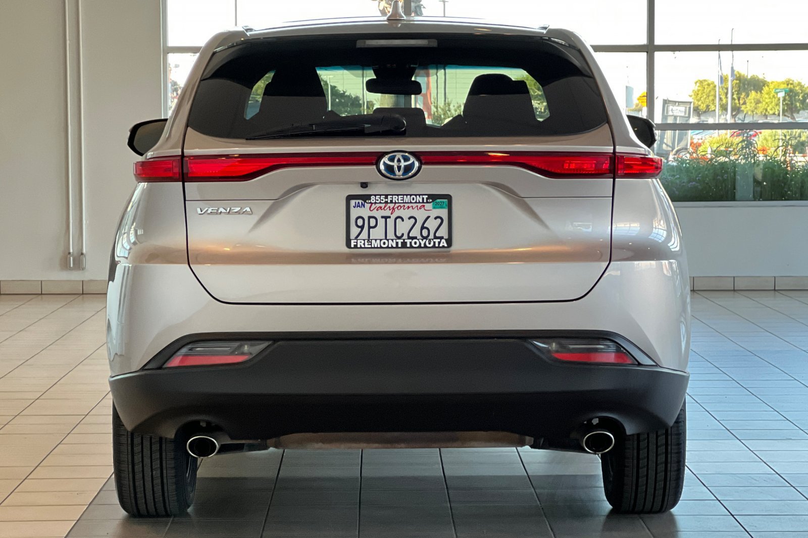 Certified 2024 Toyota Venza LE AWD/4WD image 5