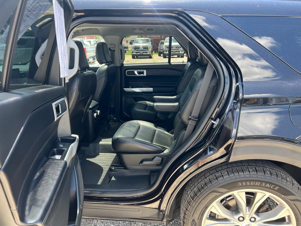 Used 2021 Ford Explorer XLT w/ Equipment Group 202A AWD/4WD image 17
