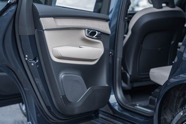 New 2026 Volvo XC90 B6 Plus w/ Protection Package Premier image 38