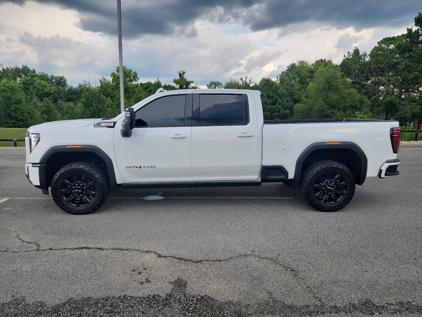 Used 2025 GMC Sierra 2500 AT4 w/ AT4 Premium Plus Package AWD/4WD image 2