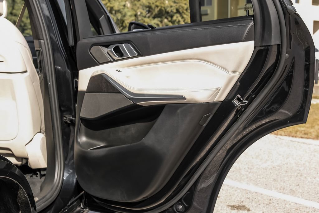Used 2022 BMW X5 M50i w/ Executive Package image 53