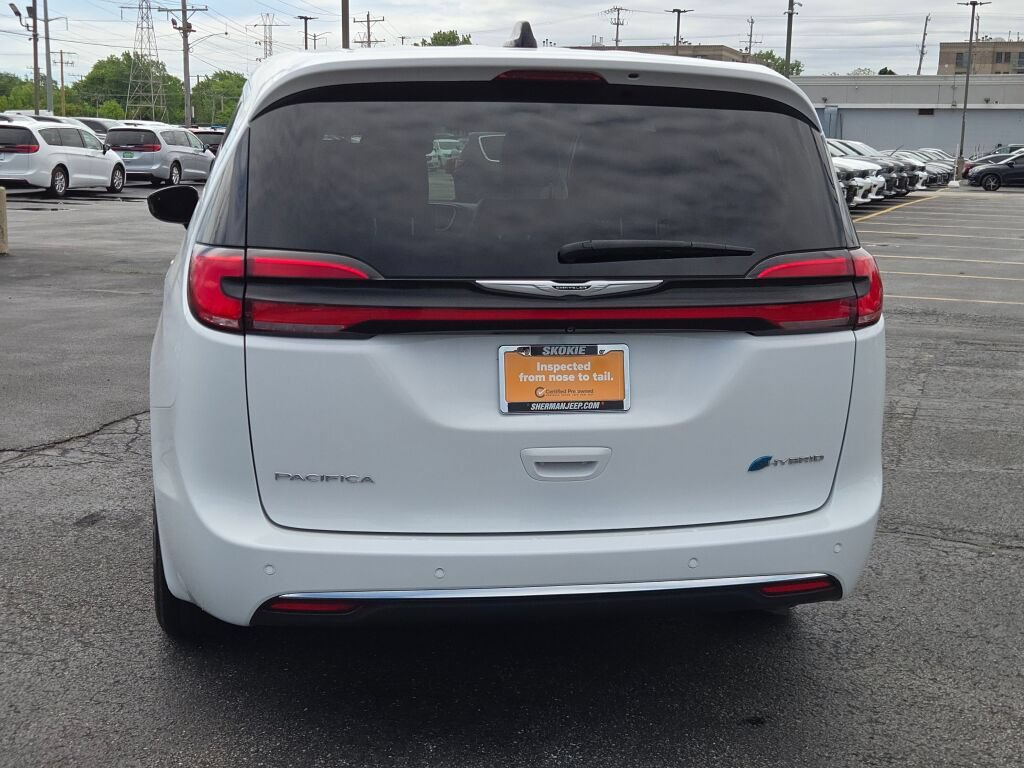 Used 2024 Chrysler Pacifica Limited FWD image 16