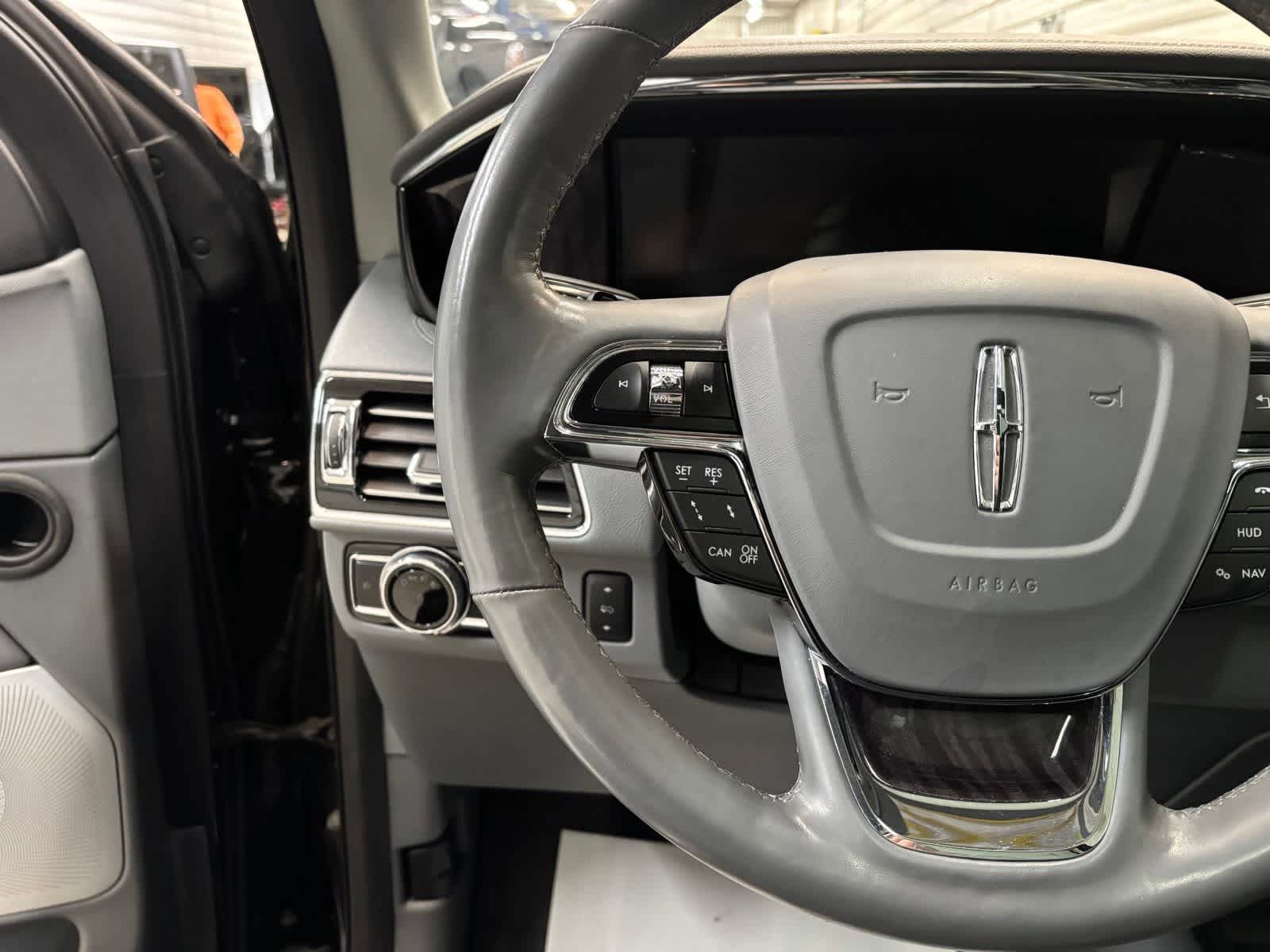 Used 2019 Lincoln Navigator L Reserve AWD/4WD image 16