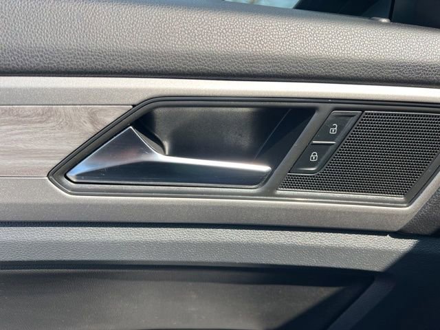 Used 2020 Volkswagen Atlas Cross Sport SE image 25